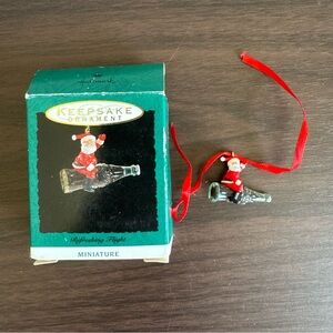 Hallmark Keepsake‎ Miniature Coca Cola Santa Ornament Refreshing Flight 1992